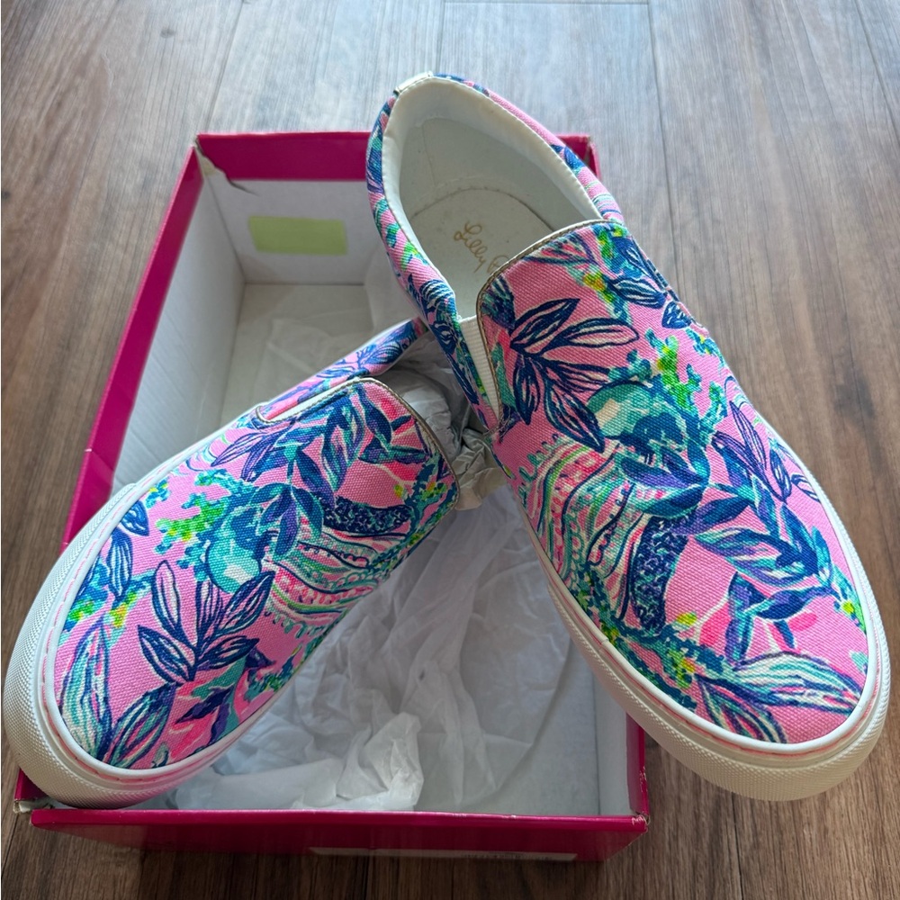 NEW Lilly Pulitzer Julie Sneaker Printed Canvas
Lilac Rose Just A Lil Jelly